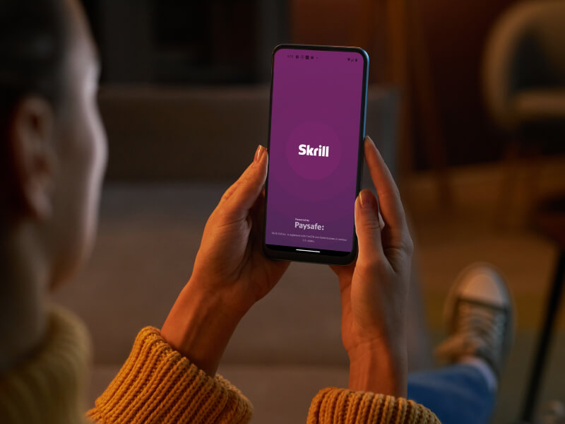 Skrill app open to splash screen