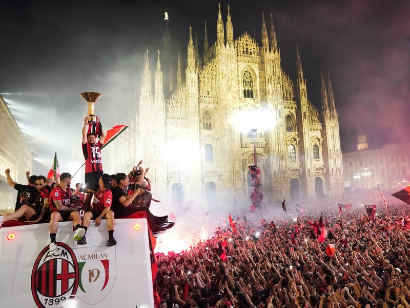Victory parade for AC Milan