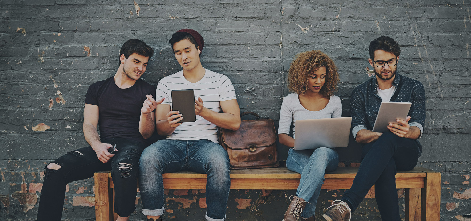 People sitting on a bench, discussing the Skrill affiliates program