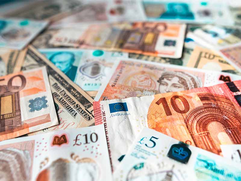 different currencies banknotes