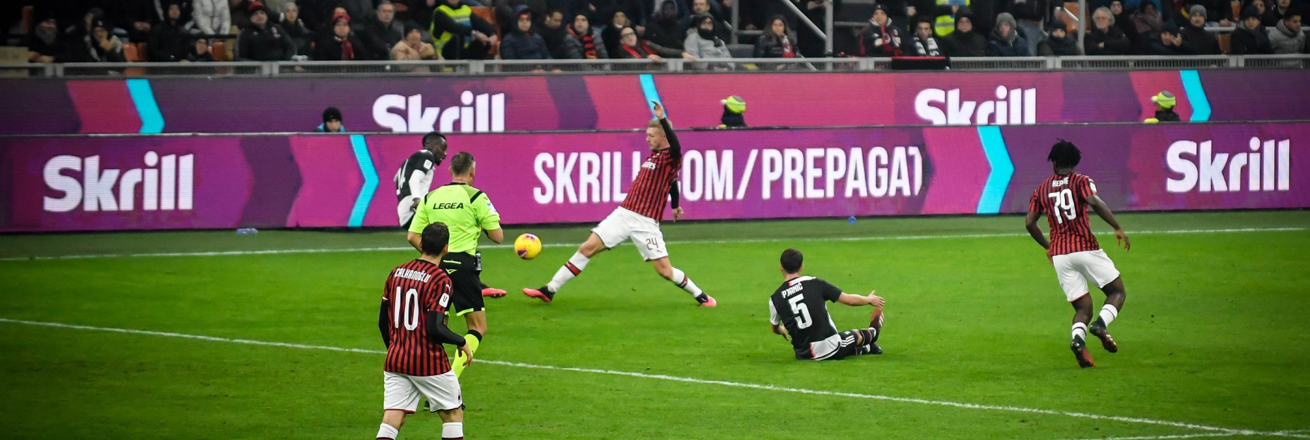 AC Milan playing on the stadium, Skrill and AC Milan partnership