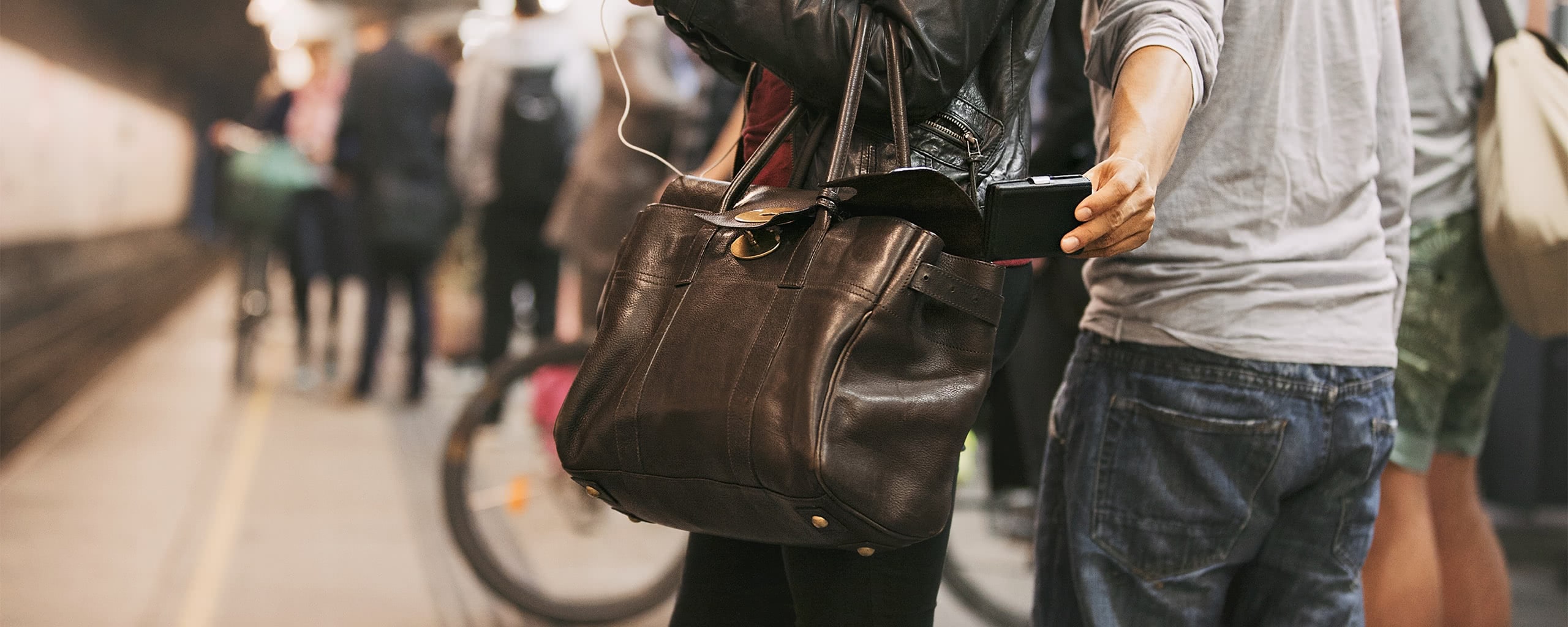 pickpocketing in the street