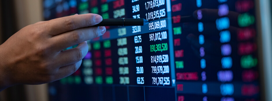 Person analyzing the stock numbers