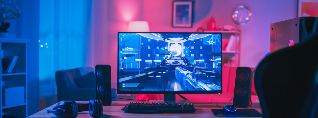 monitor, keyboard, chair, earphones for poker setup