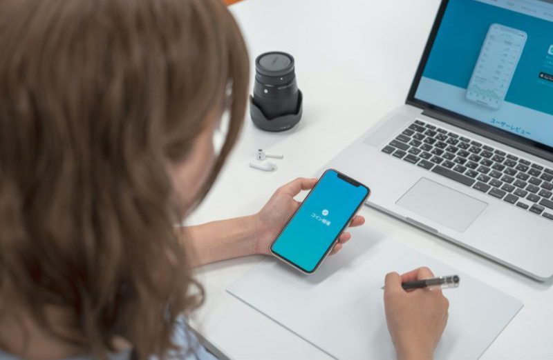 Woman trading crypto online