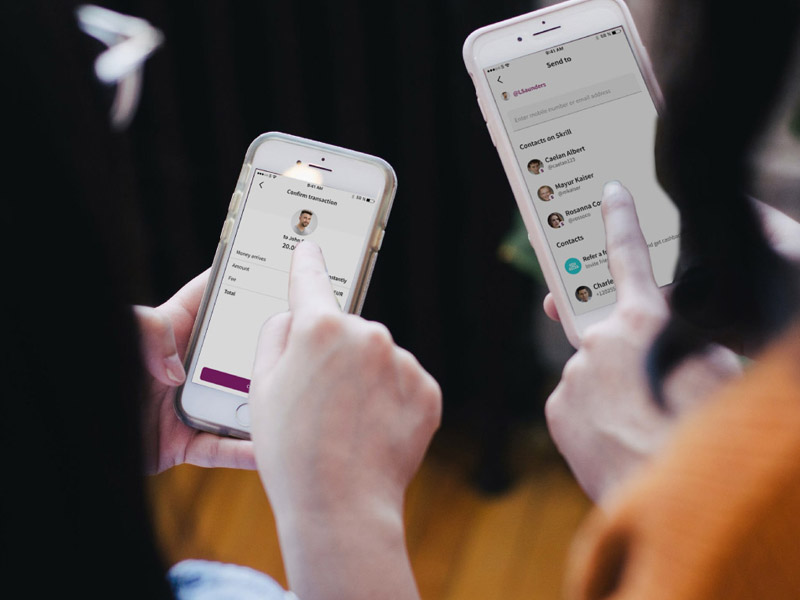 two people sending money via the Skrill app